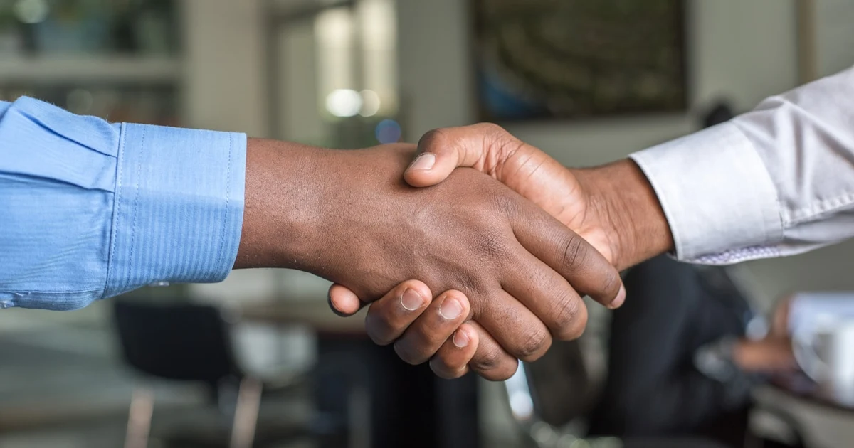 How Startups Attract Accredited Investors Without a Marketing Agency — article cover